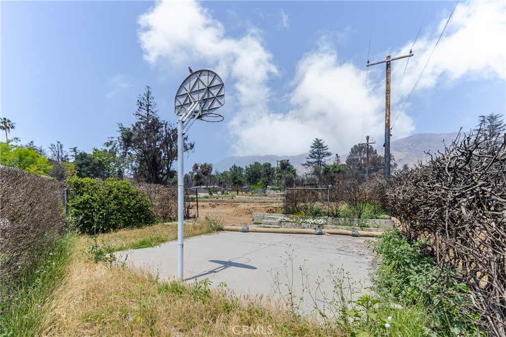 230 Highlawn Pl