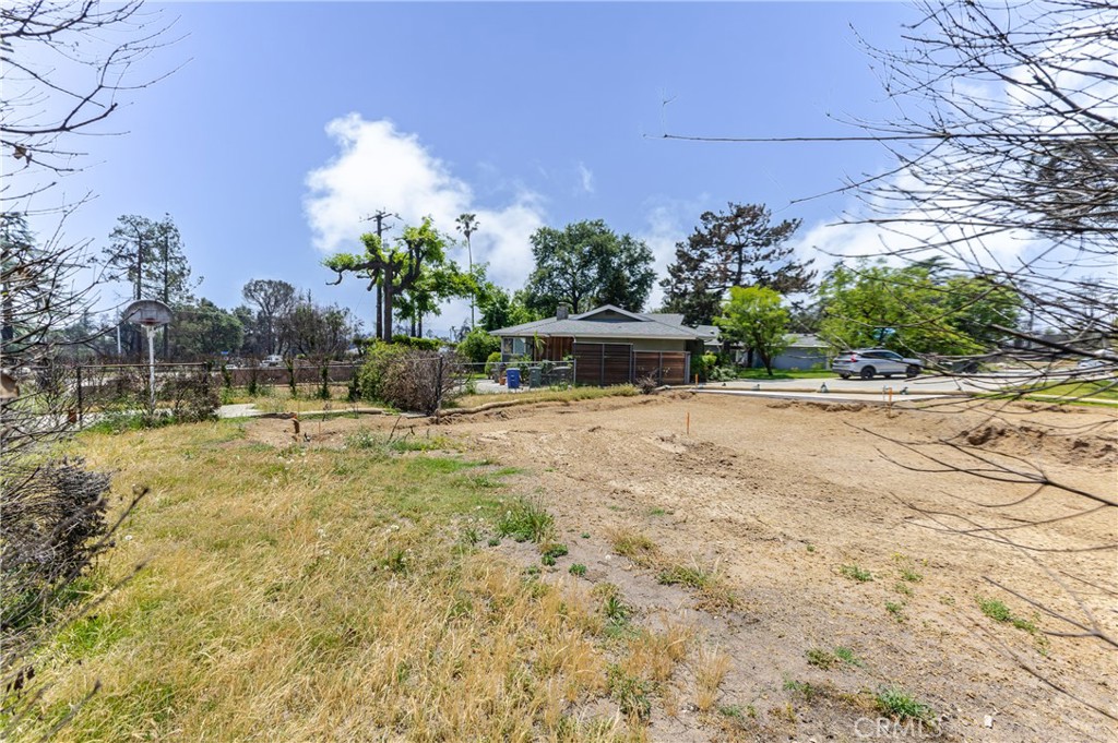 230 Highlawn Pl