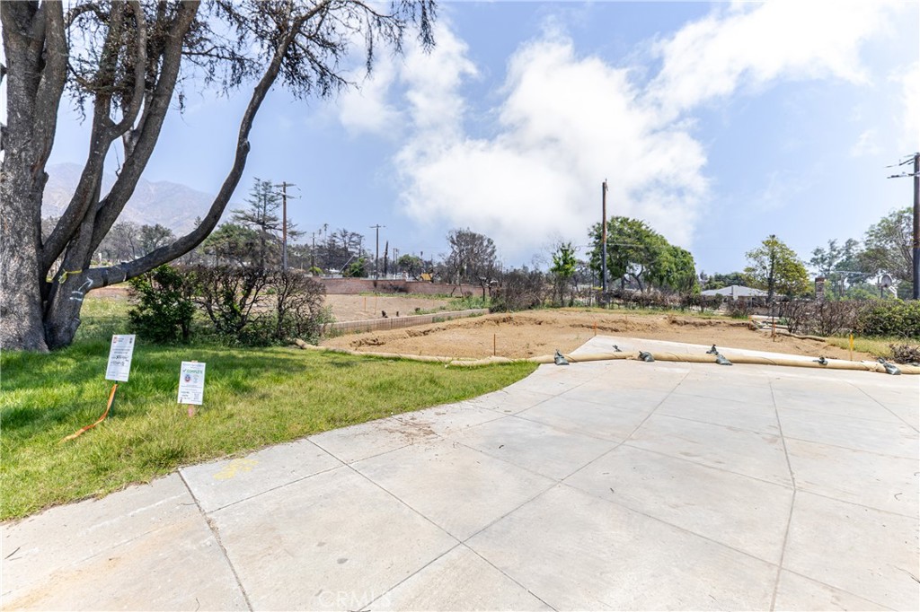 230 Highlawn Pl