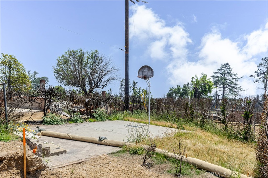 230 Highlawn Pl