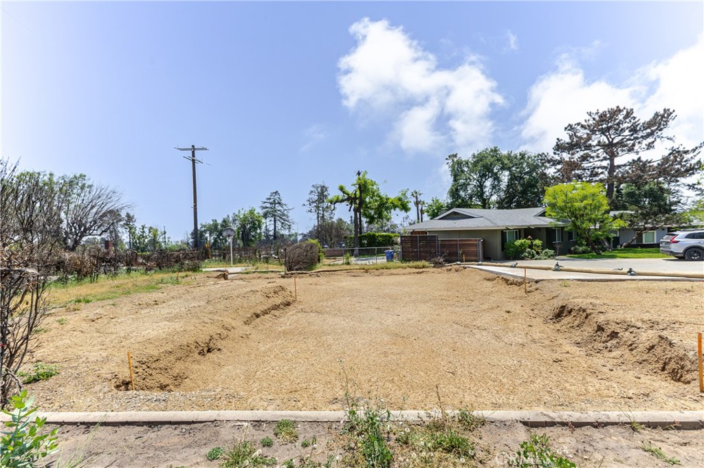 230 Highlawn Pl