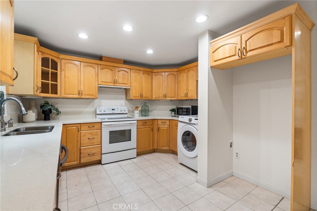 1277 South Beverly Glen Boulevard 205