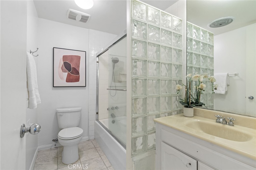 1277 South Beverly Glen Boulevard 205