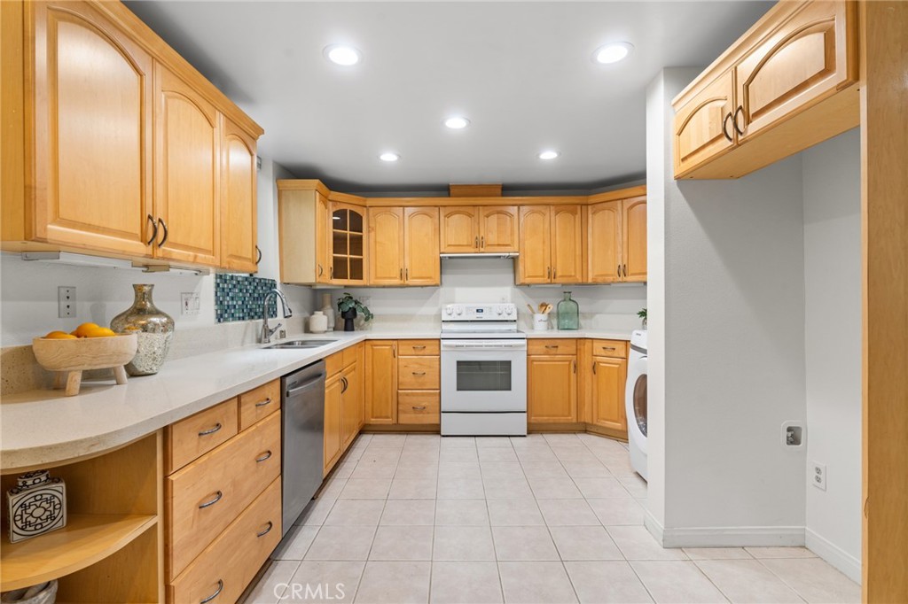 1277 South Beverly Glen Boulevard 205