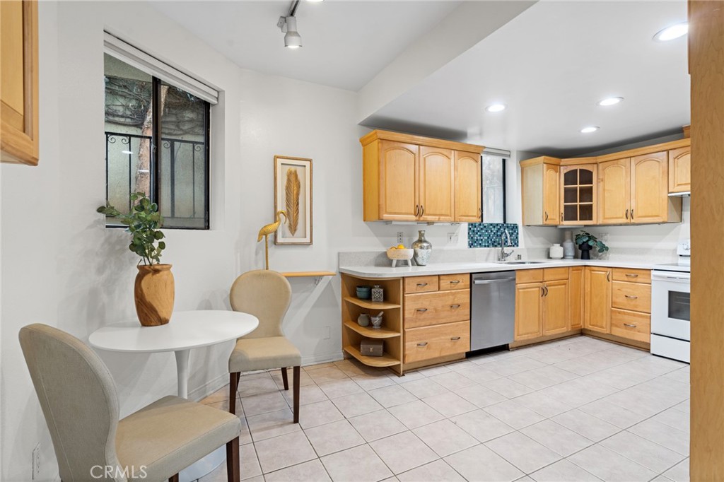 1277 South Beverly Glen Boulevard 205