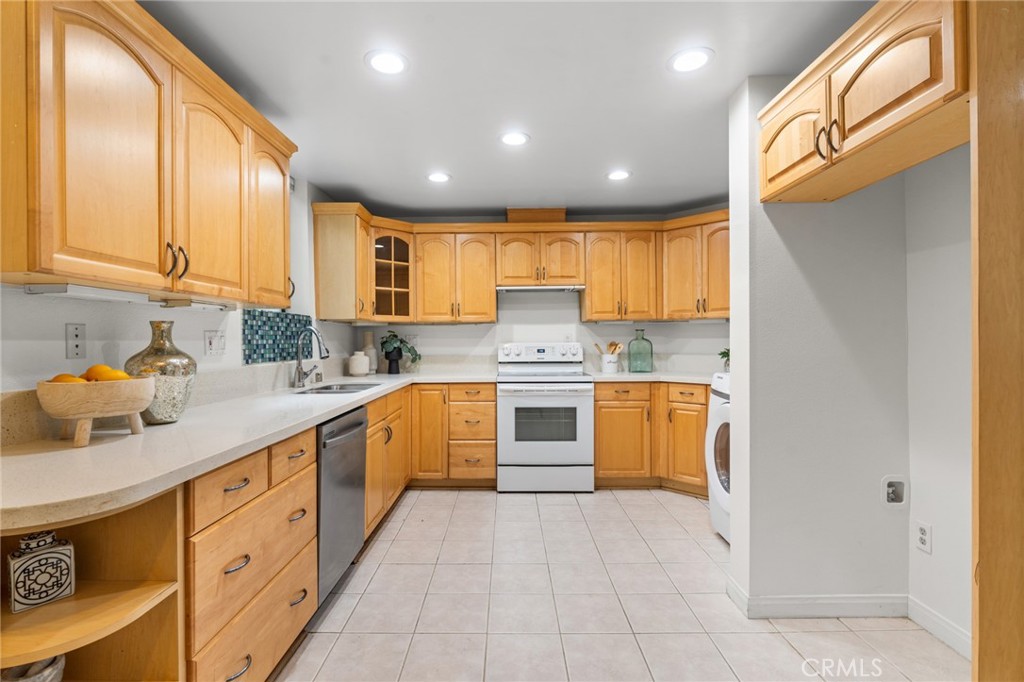 1277 South Beverly Glen Boulevard 205