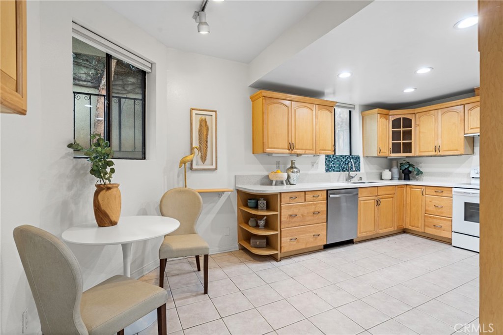 1277 South Beverly Glen Boulevard 205