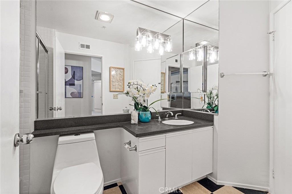 3561 Clarington Avenue 310