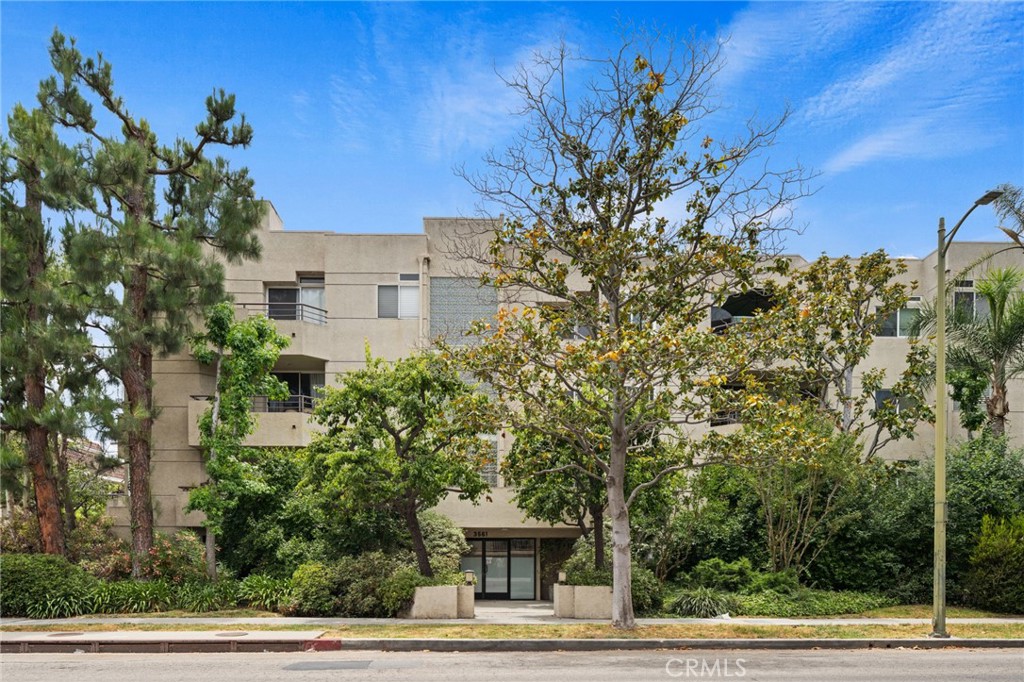 3561 Clarington Avenue 310