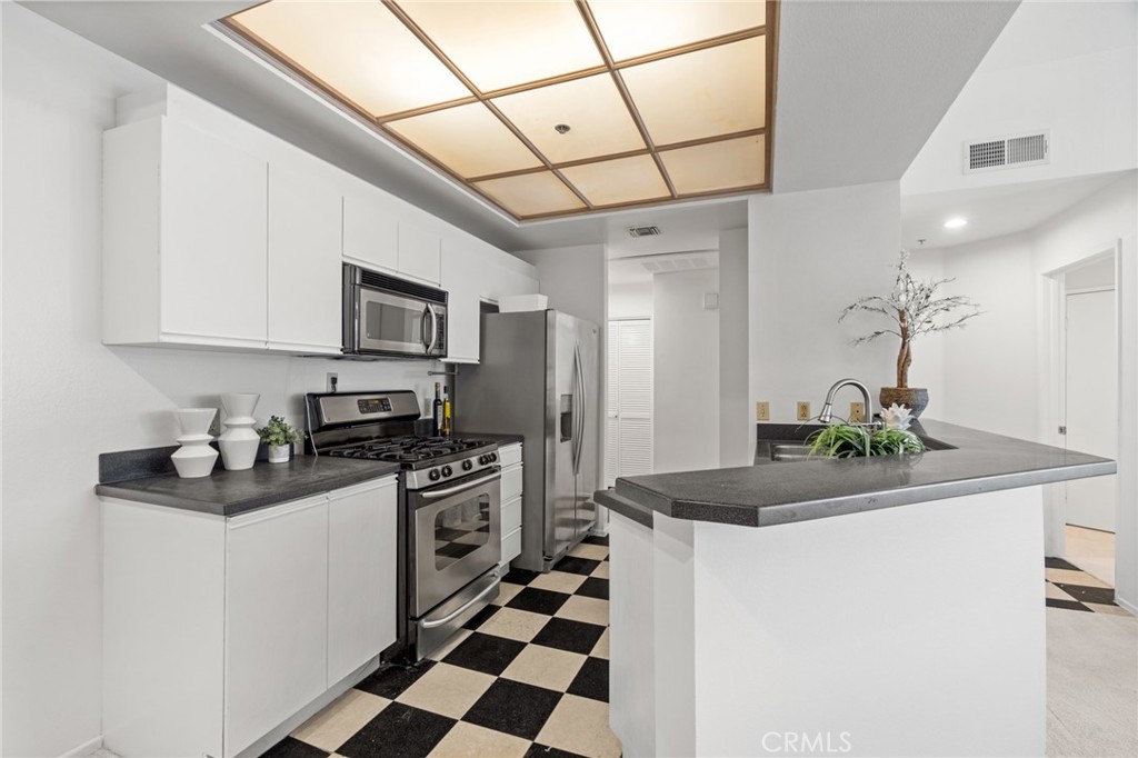 3561 Clarington Avenue 310