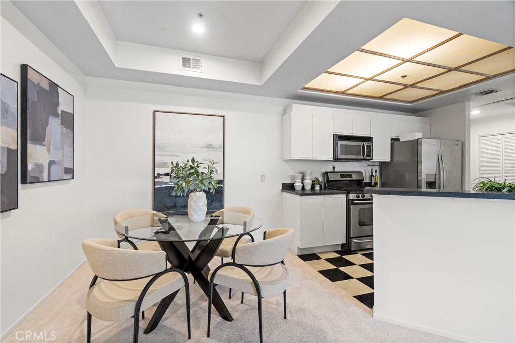 3561 Clarington Avenue 310