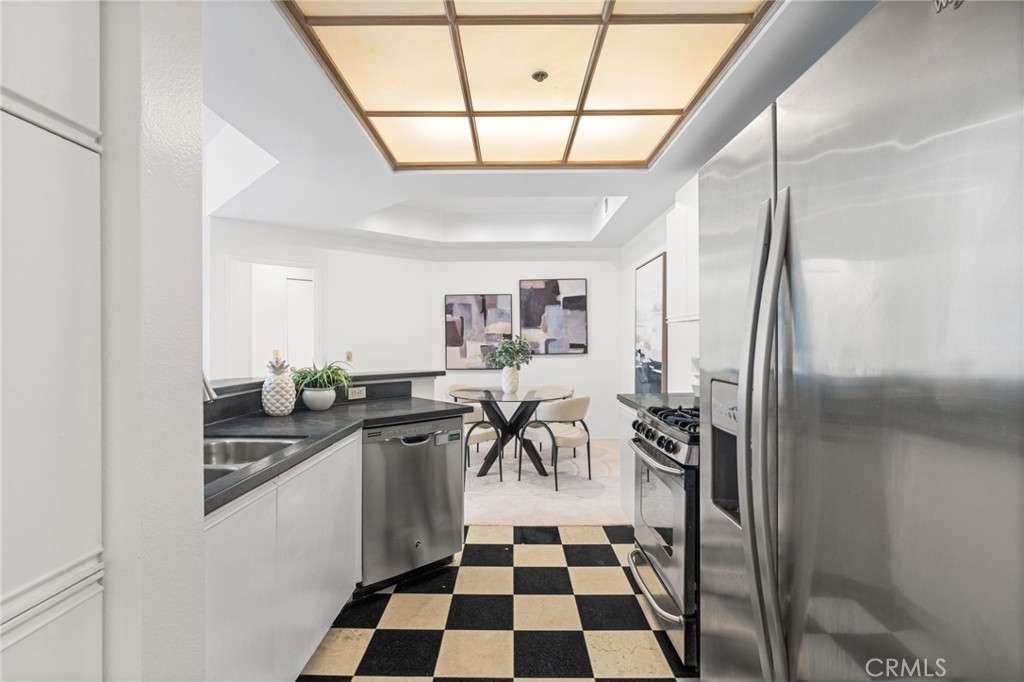 3561 Clarington Avenue 310