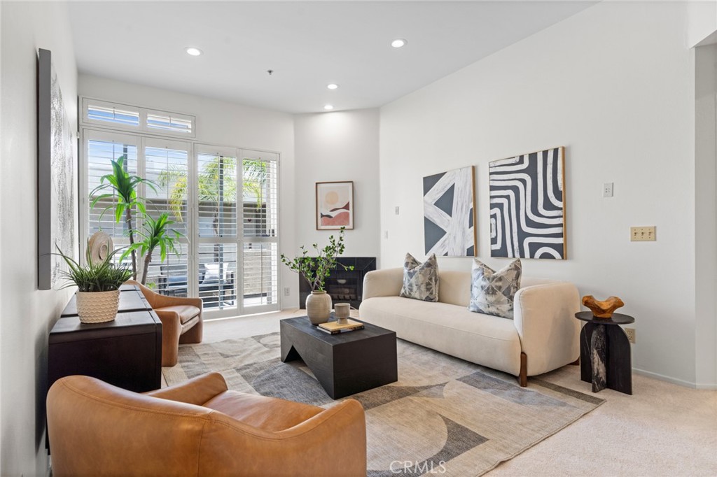 3561 Clarington Avenue 310