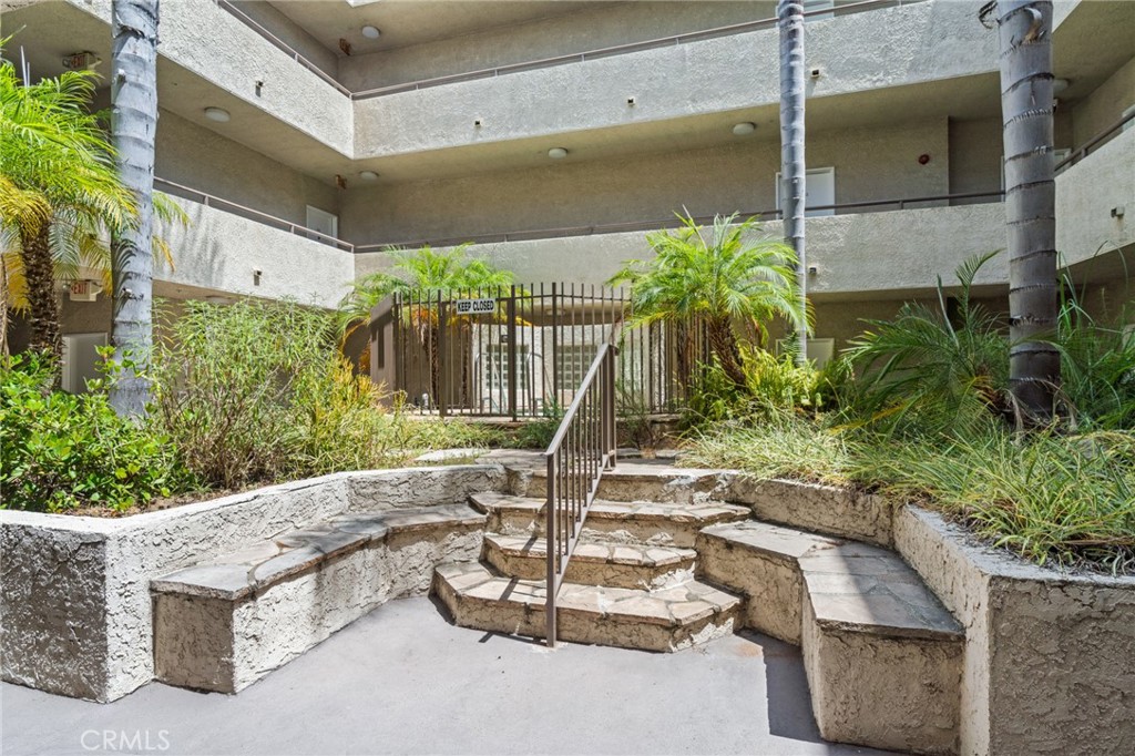 3561 Clarington Avenue 310