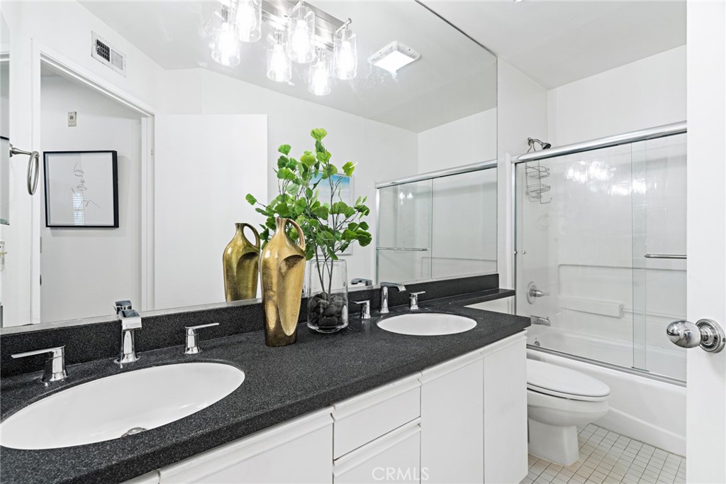 3561 Clarington Avenue 310