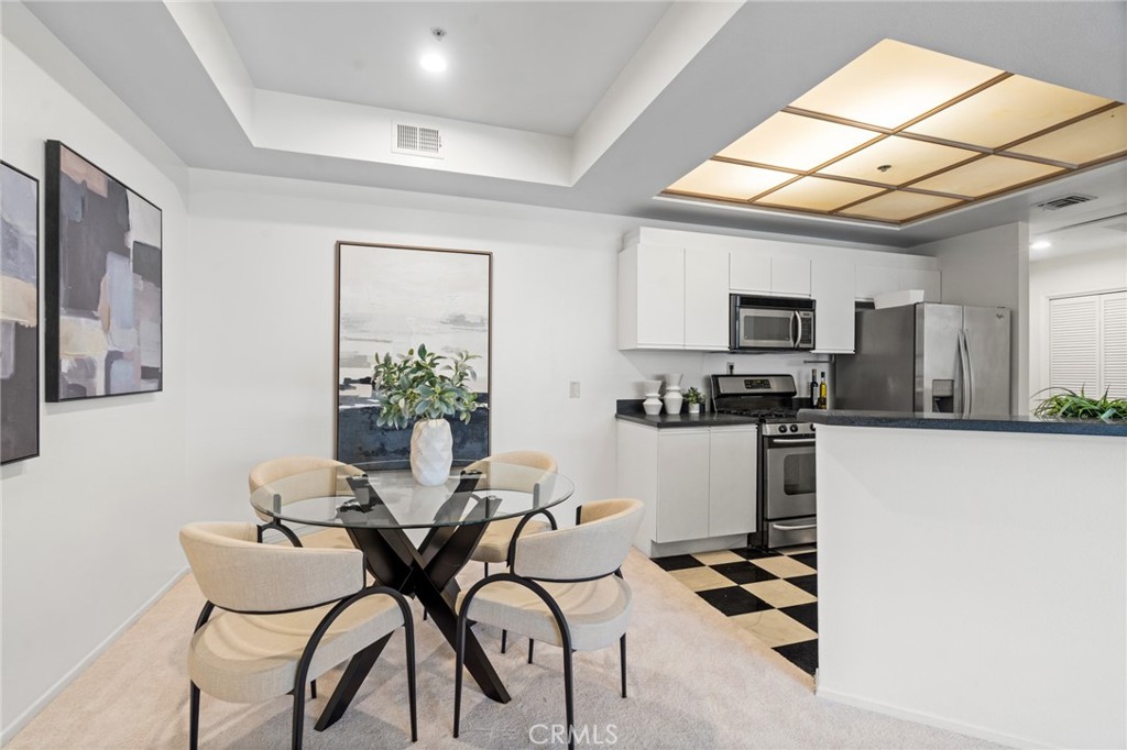 3561 Clarington Avenue 310