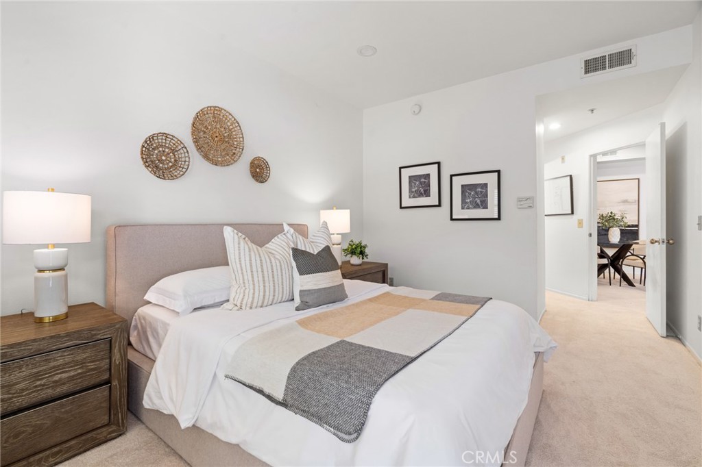 3561 Clarington Avenue 310