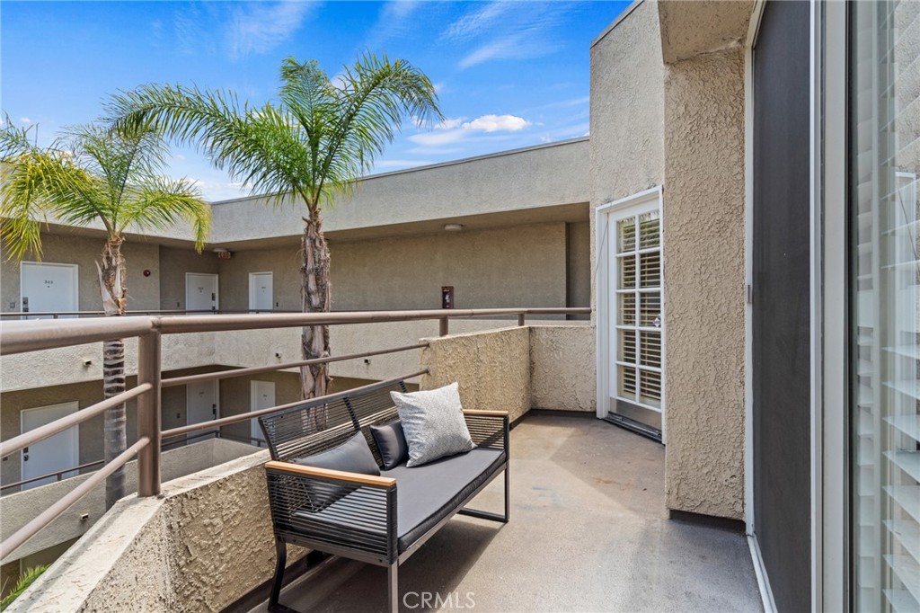 3561 Clarington Avenue 310