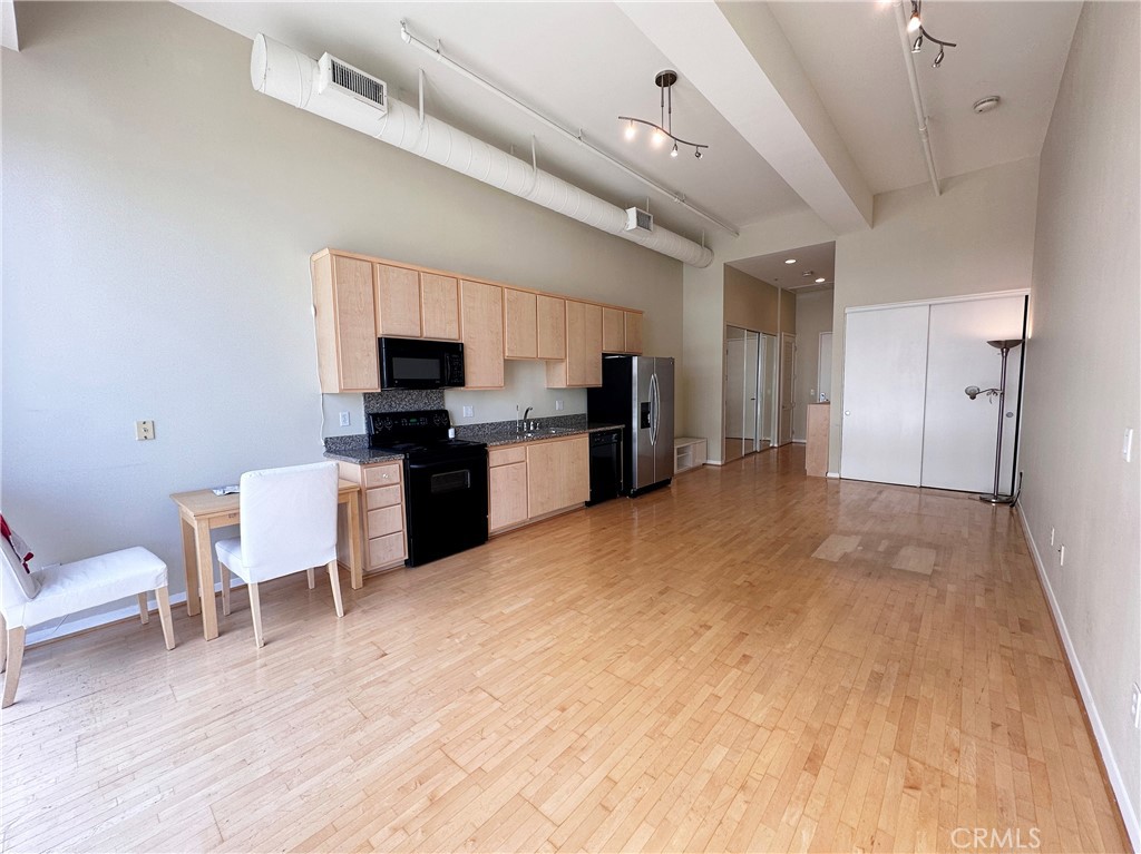 175 S Lake Avenue 307