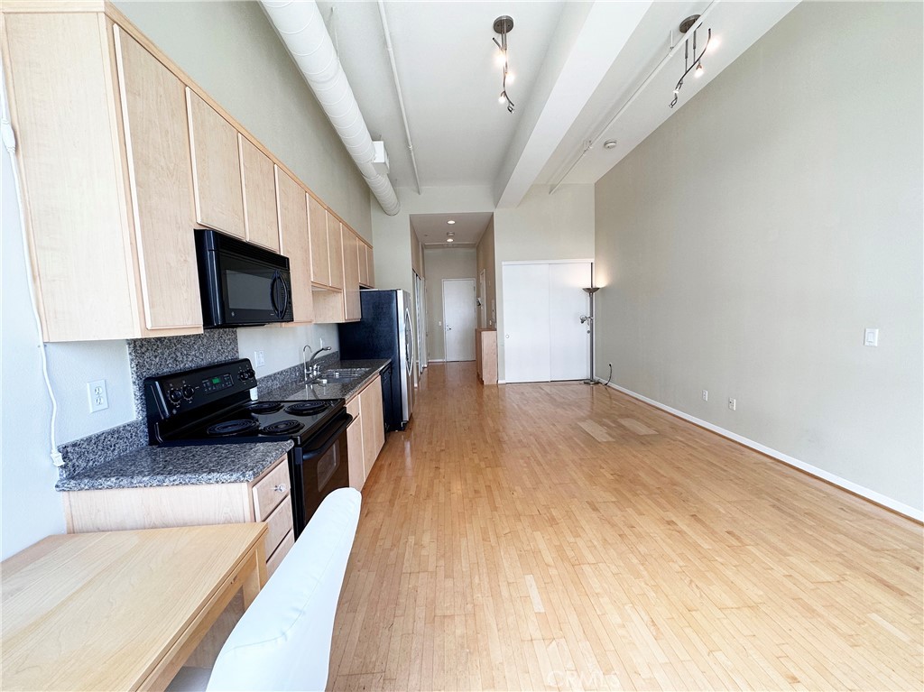 175 S Lake Avenue 307