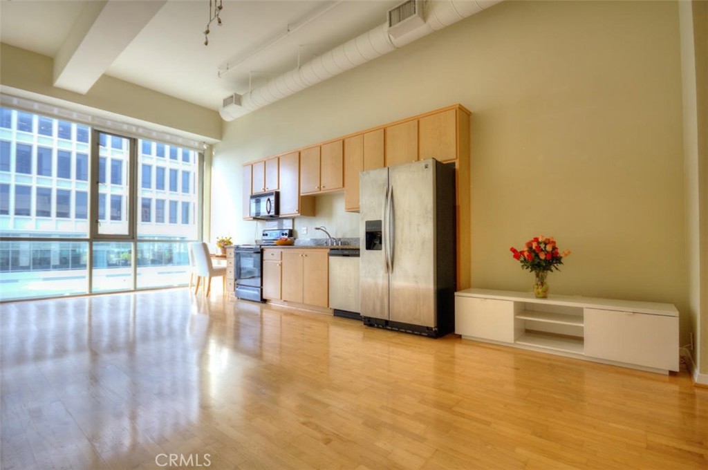 175 S Lake Avenue 307