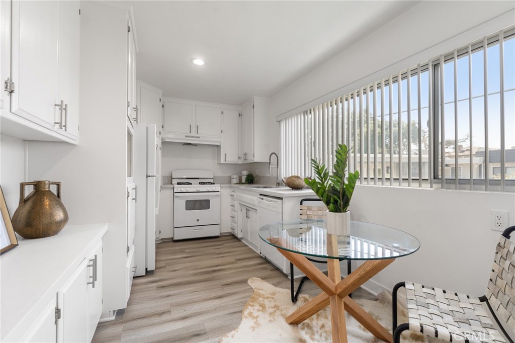 400 S Los Robles Avenue 209