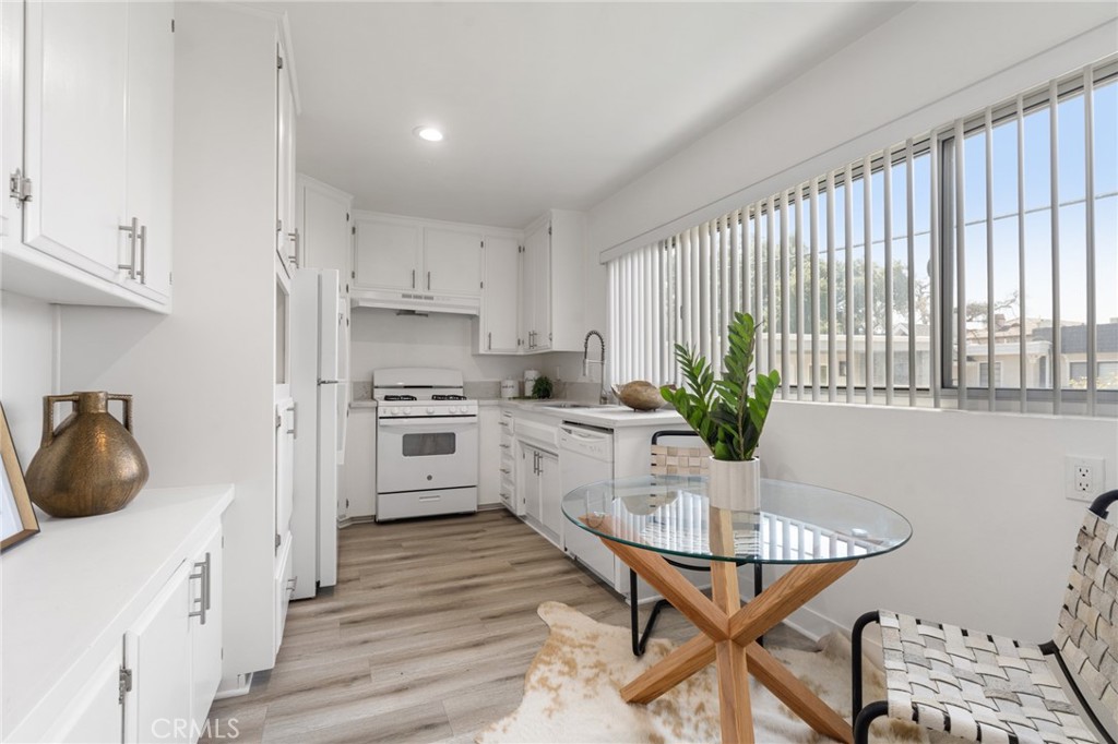 400 S Los Robles Avenue 209