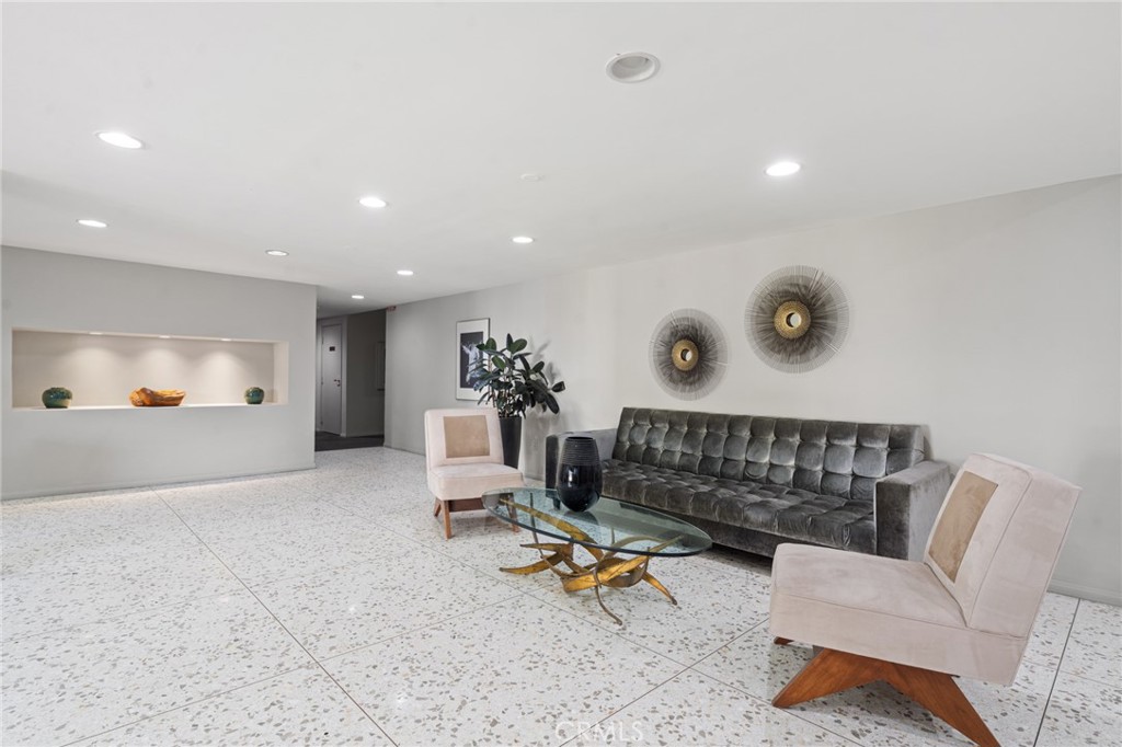 400 S Los Robles Avenue 209