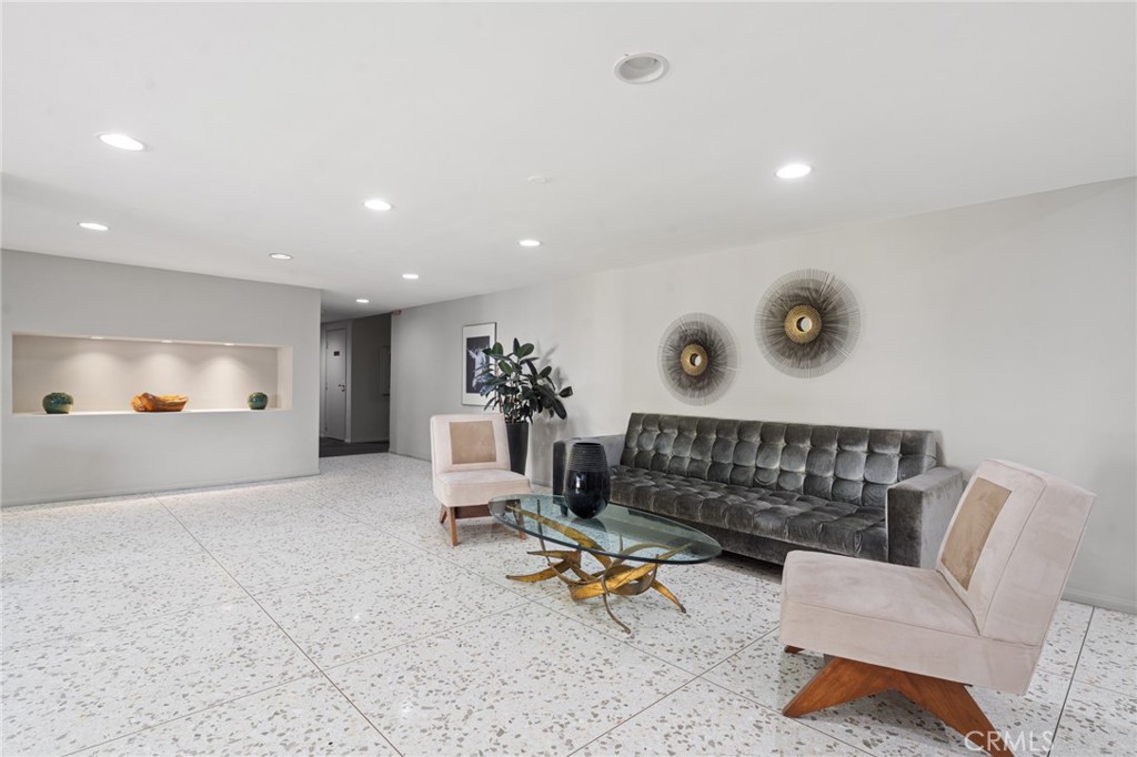 400 S Los Robles Avenue 209