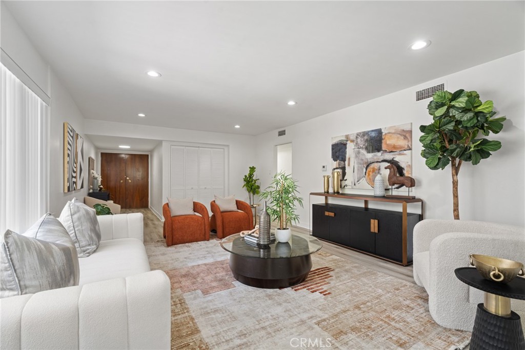 400 S Los Robles Avenue 209