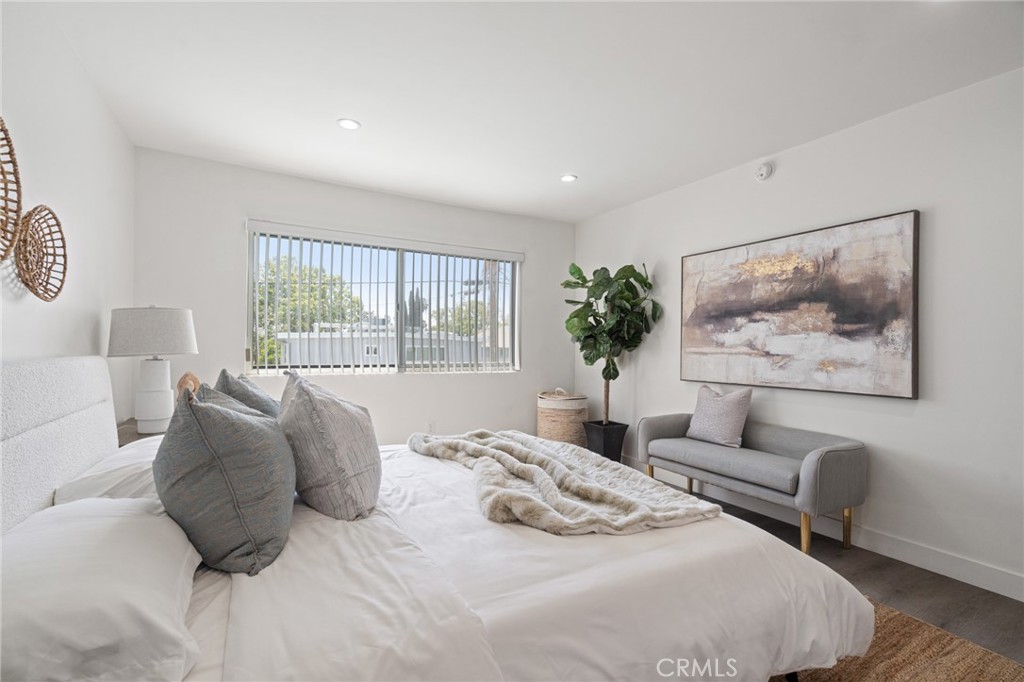 400 S Los Robles Avenue 209