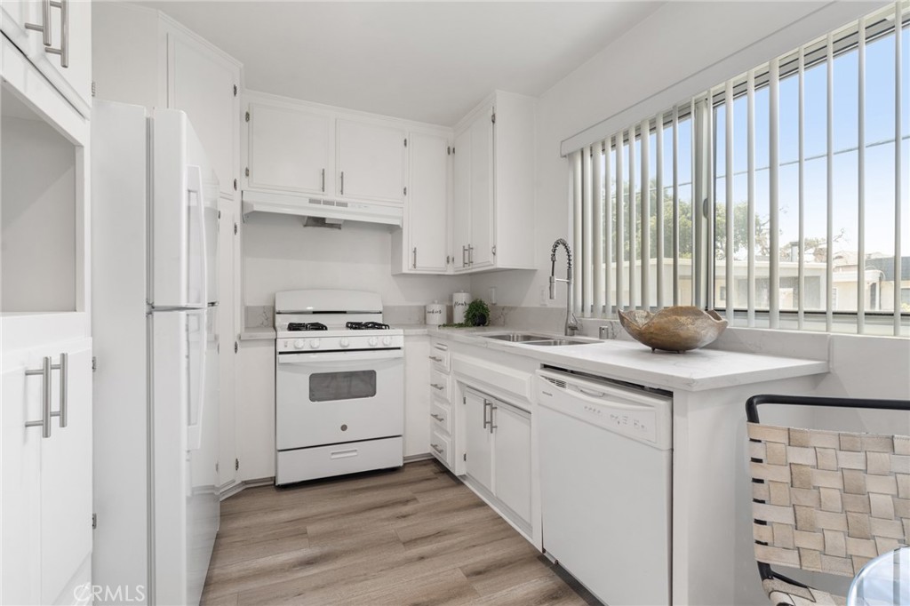 400 S Los Robles Avenue 209