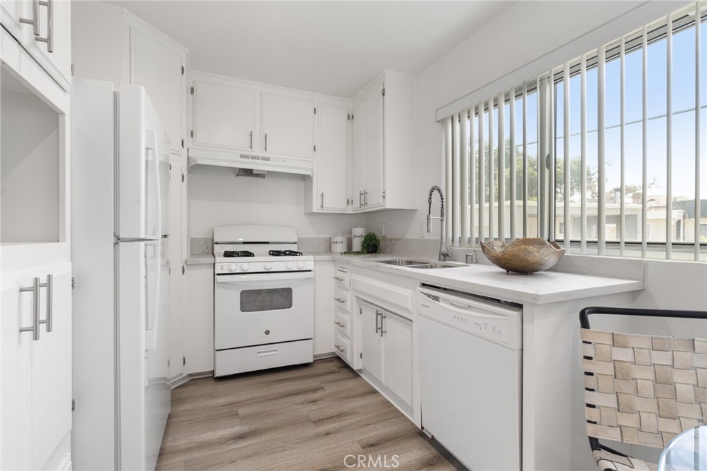 400 S Los Robles Avenue 209