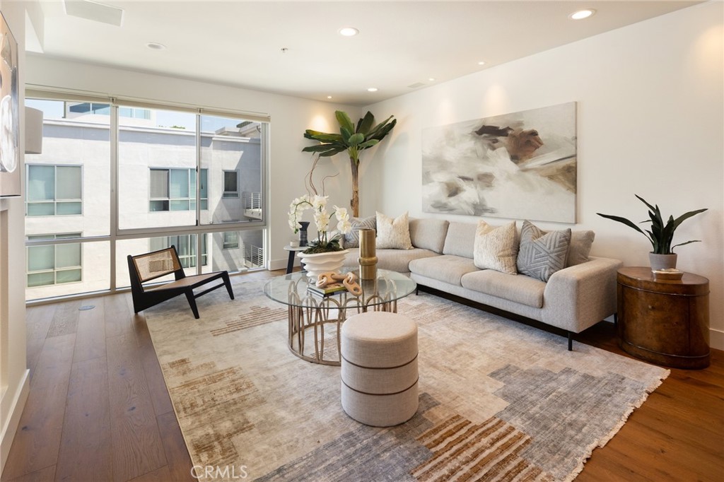 111 S De Lacey Avenue 417