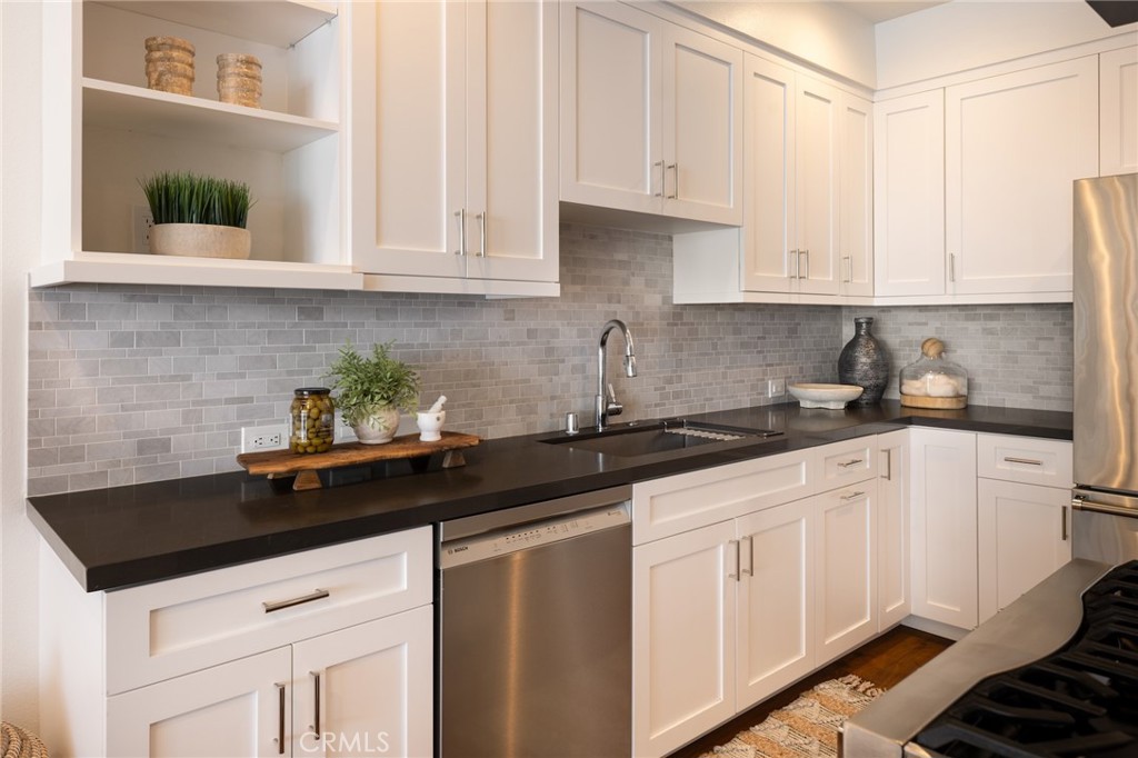 111 S De Lacey Avenue 417