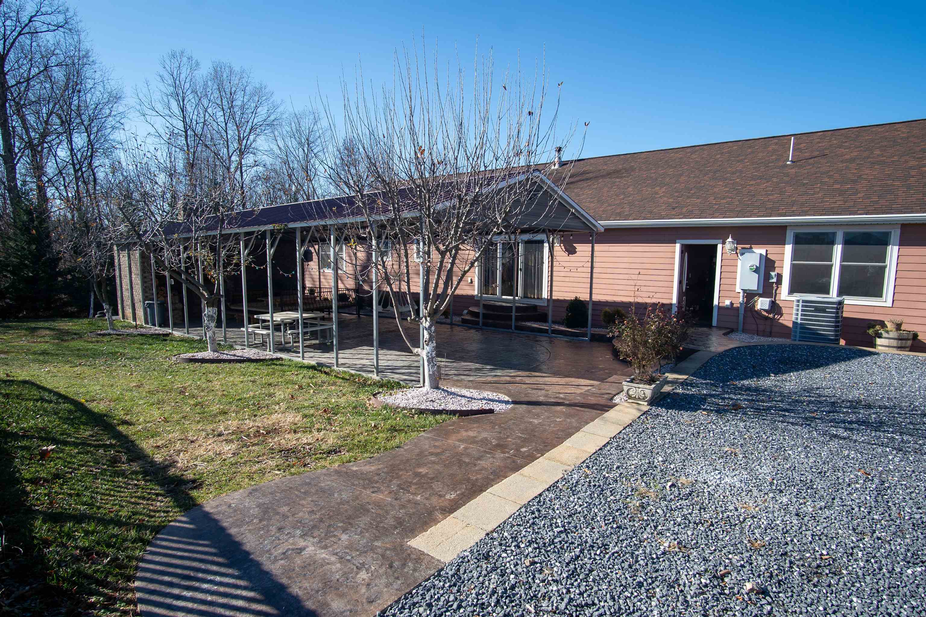 5916 BEARD WOODS LN
