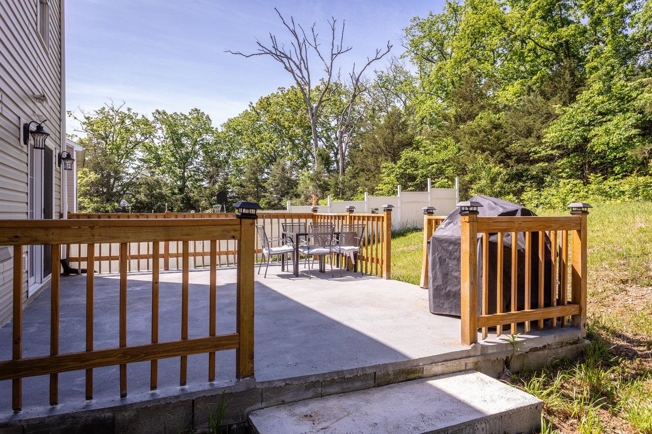 181 SUFFOLK DR