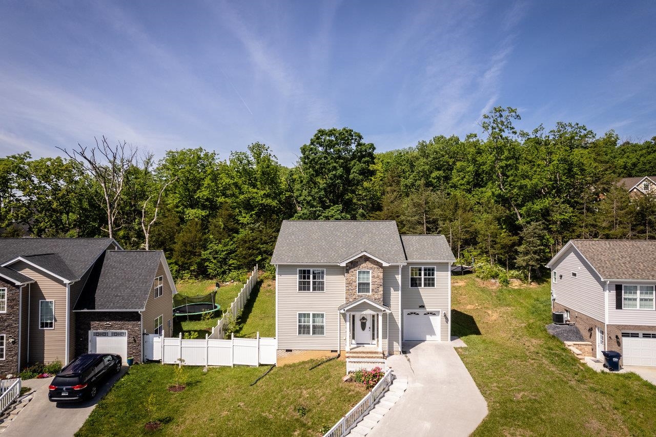 181 SUFFOLK DR