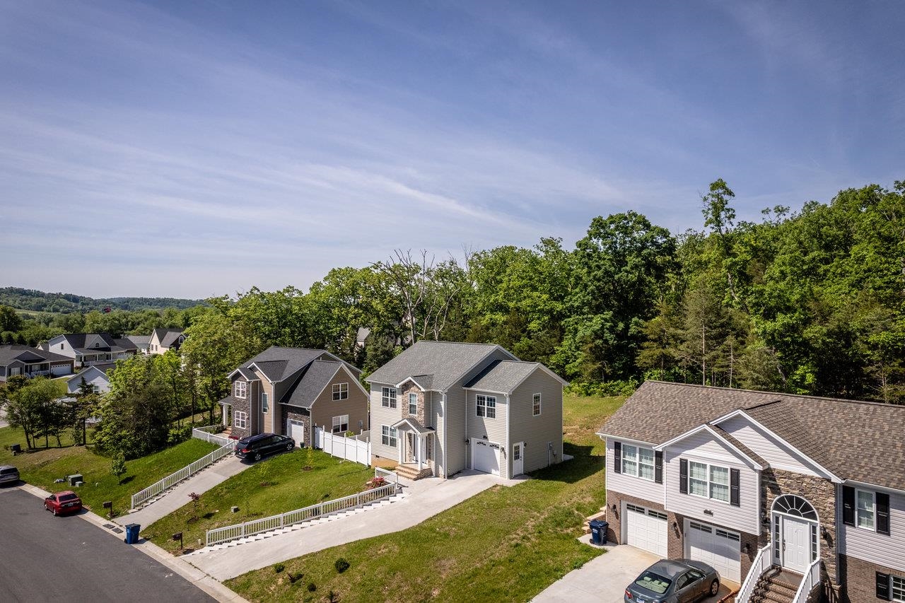 181 SUFFOLK DR