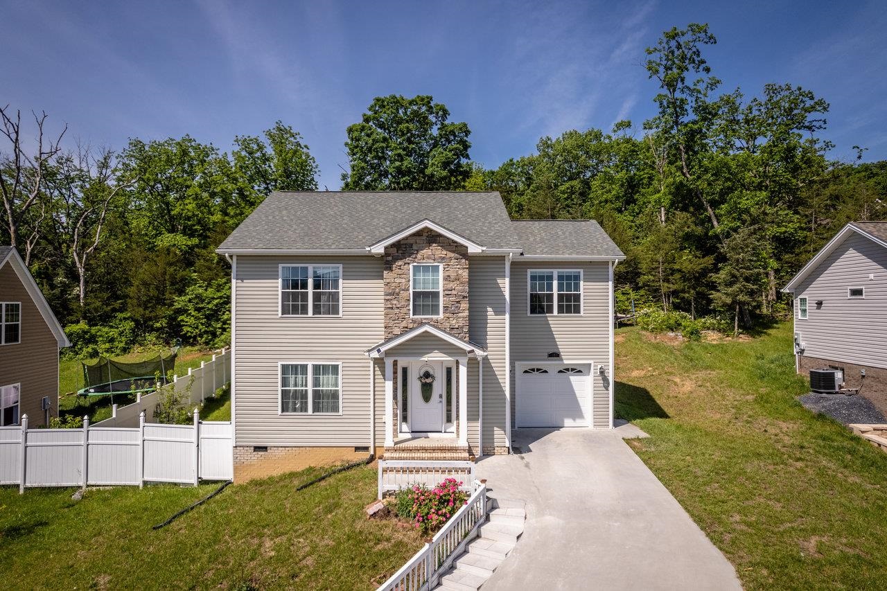181 SUFFOLK DR
