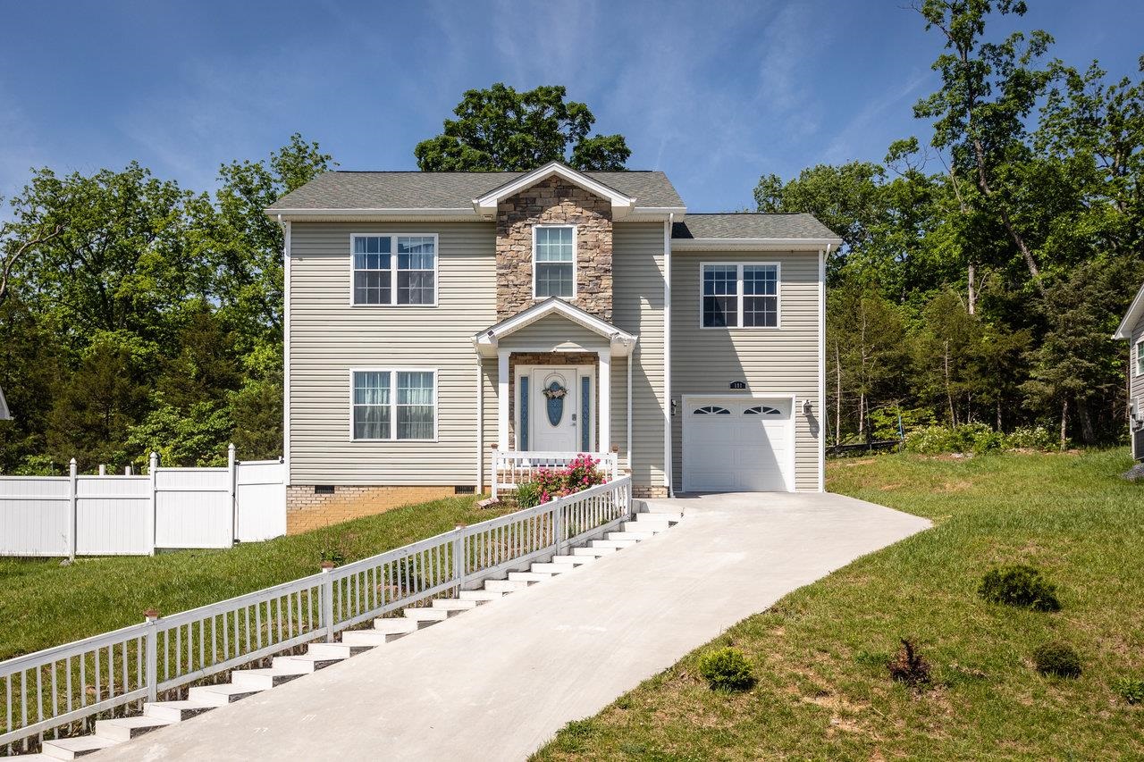 181 SUFFOLK DR