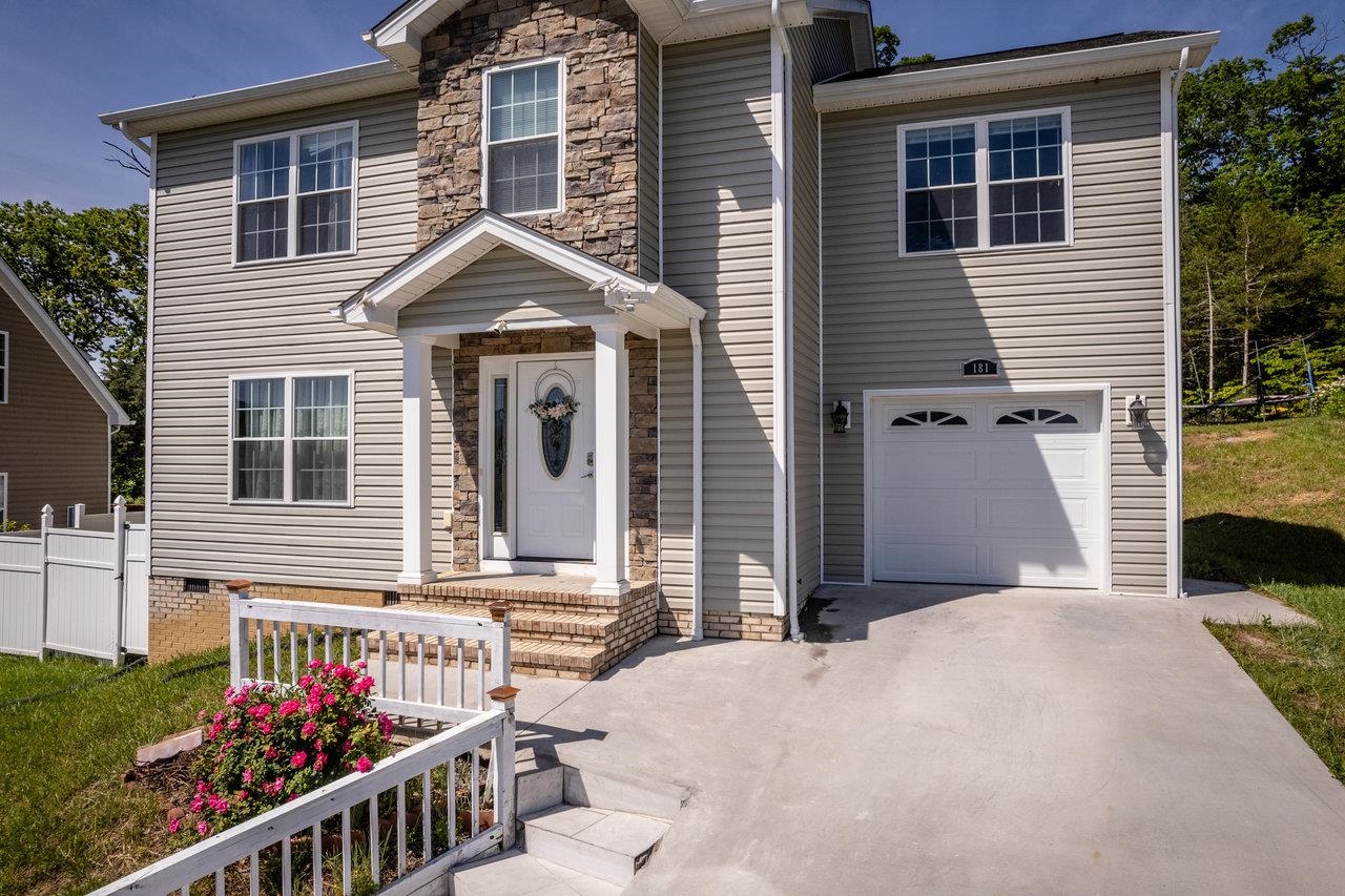 181 SUFFOLK DR