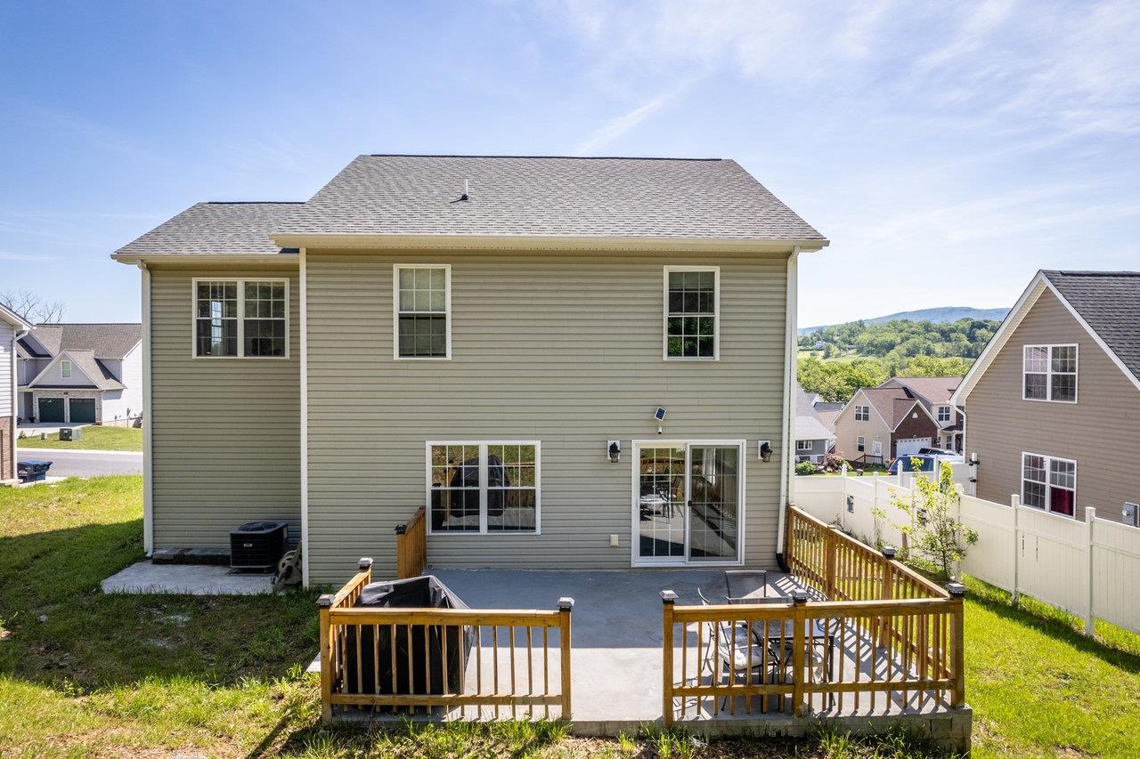 181 SUFFOLK DR