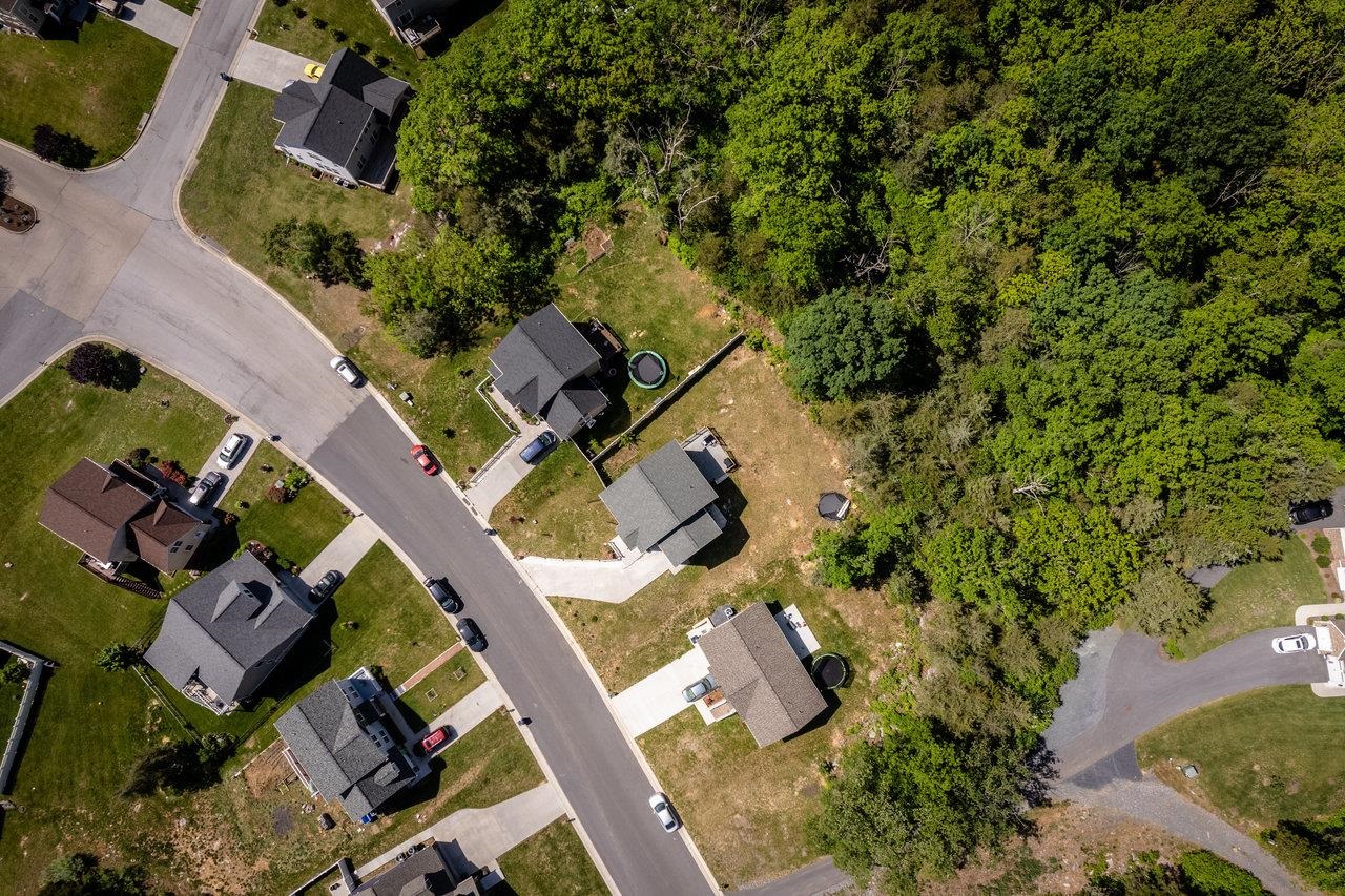 181 SUFFOLK DR