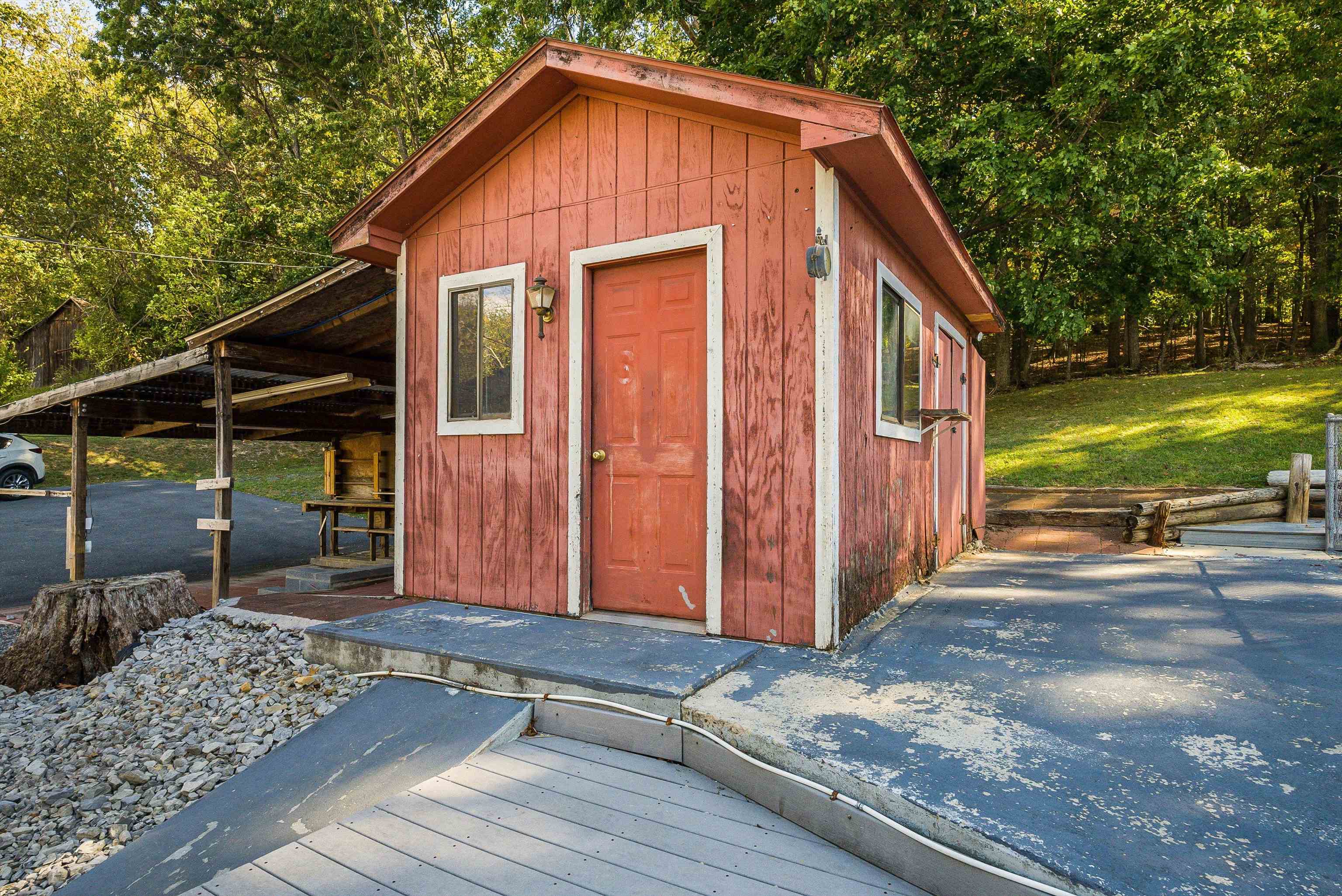 1775 SHUTTERLEE MILL RD