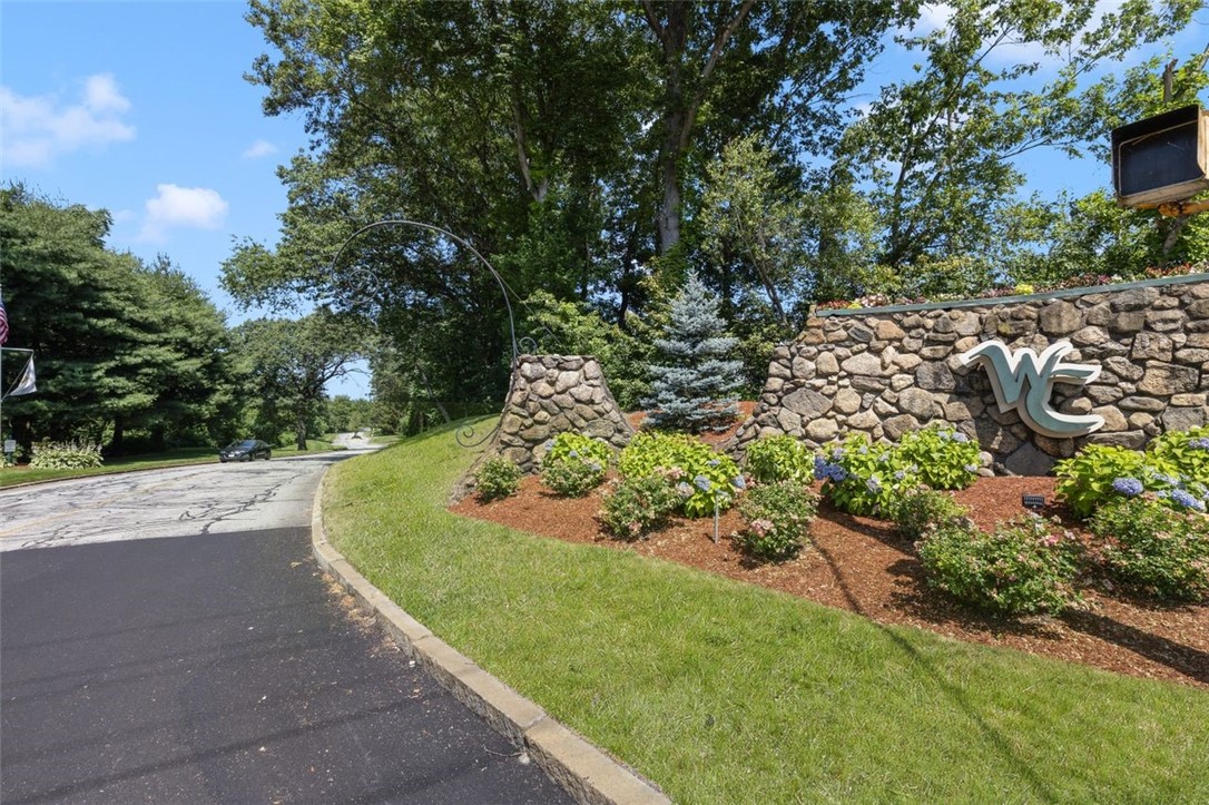 864 Stratford Lane