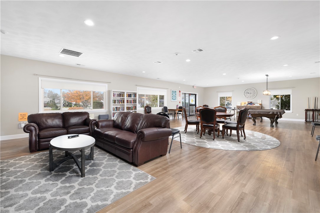 864 Stratford Lane