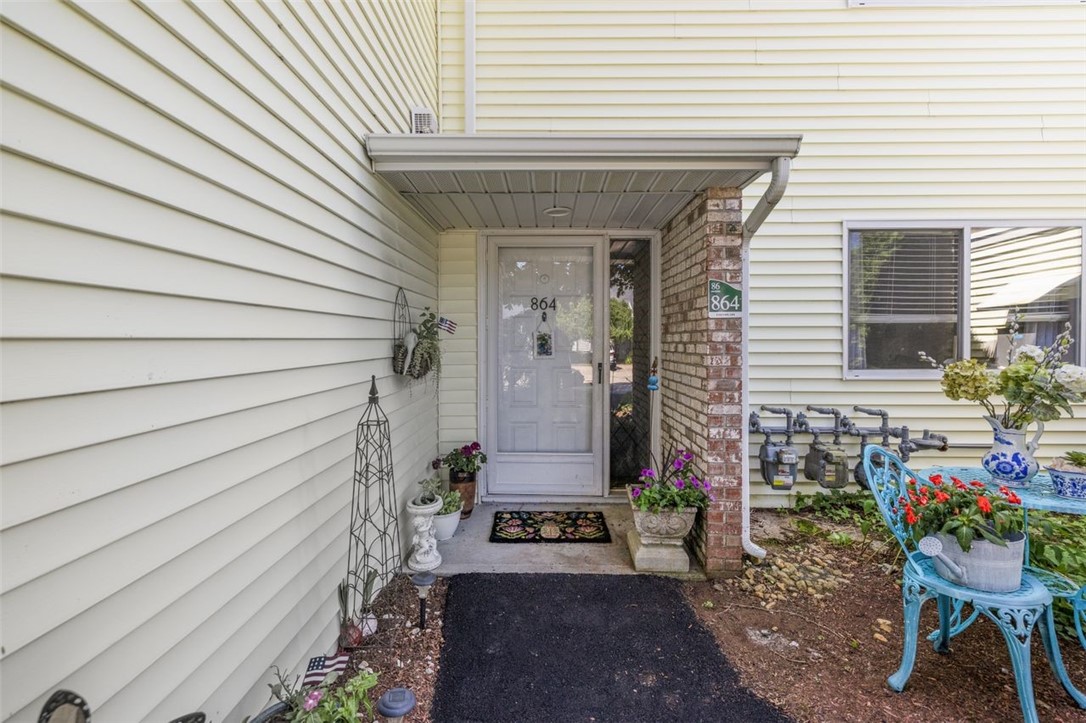 864 Stratford Lane