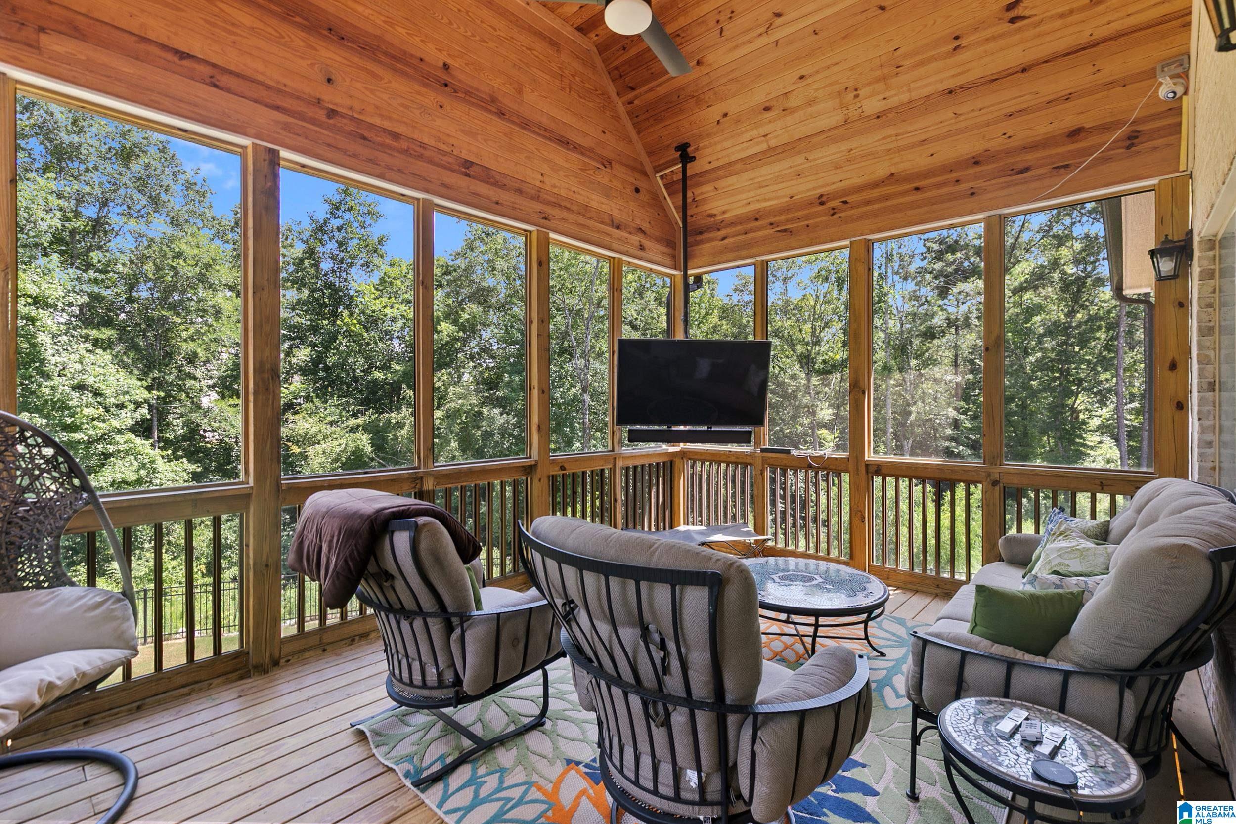 5805 DEERFOOT COURT