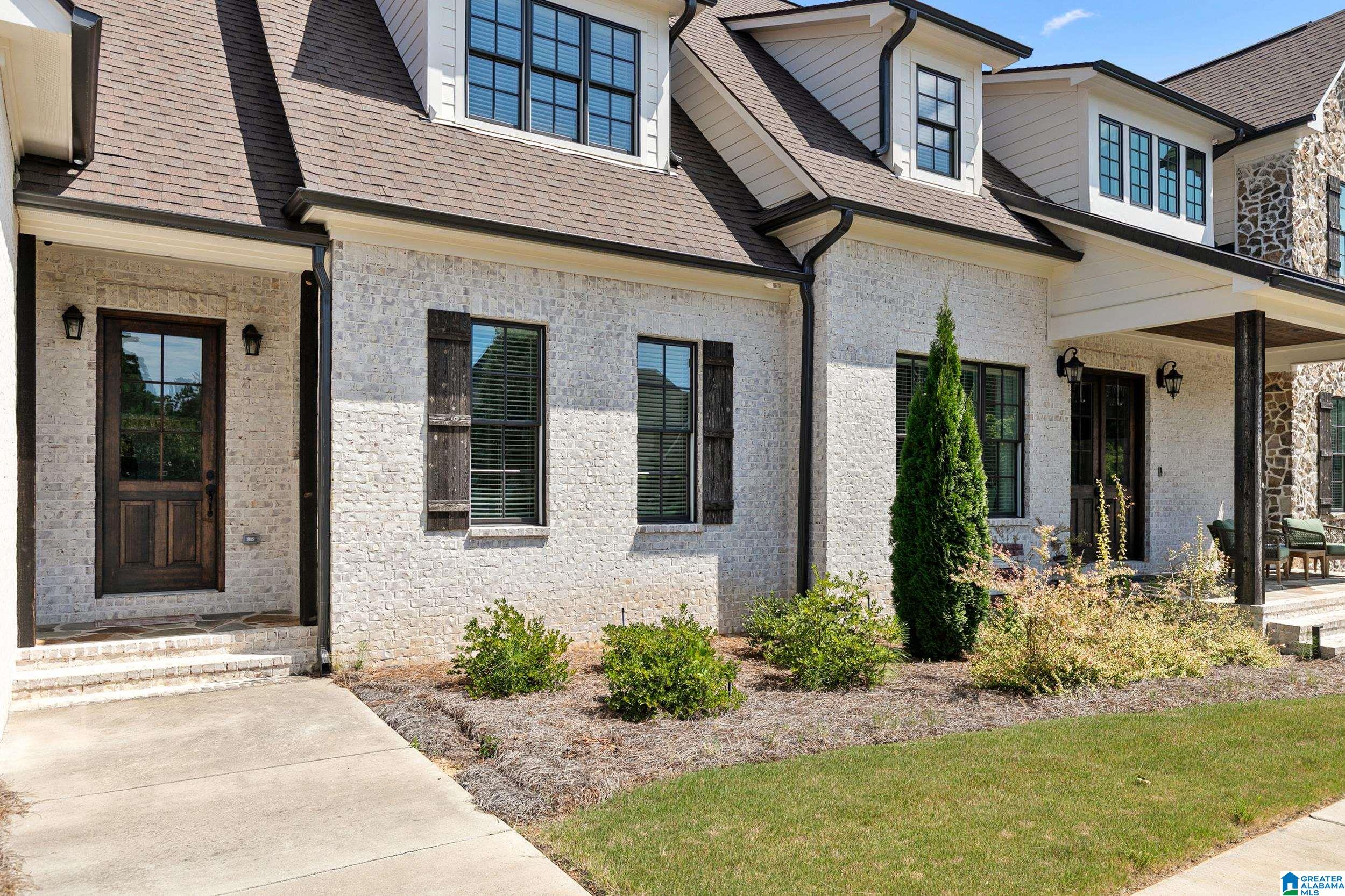 5805 DEERFOOT COURT